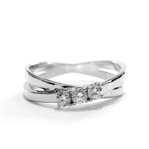 ANELLO TRILOGY LEO PIZZO CLASSIC IN ORO BIANCO CON DIAMANTI (ct.0,12)