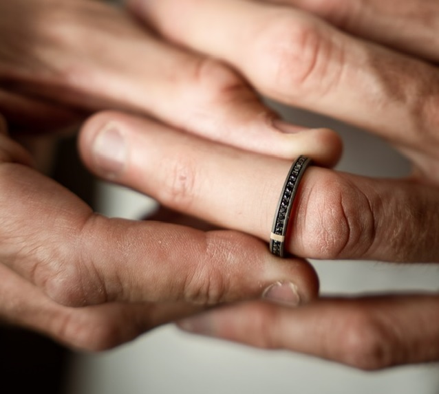 ANELLO DA UOMO MANO JEWELS MINIMAL COLLECTION IN TITANIO, ORO ROSA 18 KT E DIAMANTI BLACK (ct. 0,43) - immagine 4