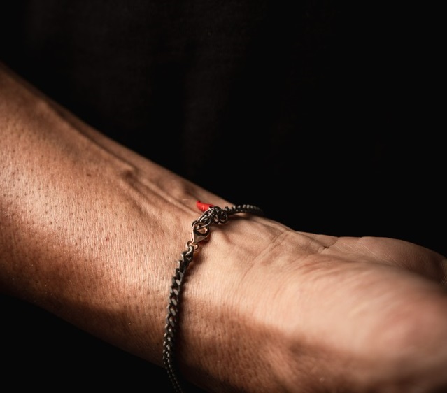 BRACCIALE DA UOMO MANO JEWELS GROUMETTE COLLECTION IN TITANIO, ORO ROSA 9 KT E DIAMANTI BLACK ( ct. 0,18 ) - immagine 4