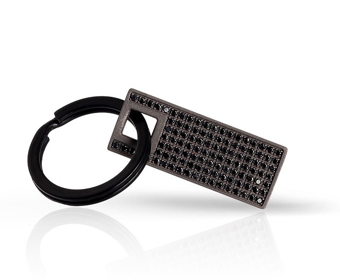 PORTACHIAVI DA UOMO MANO JEWELS MINIMAL COLLECTION IN TITANIO CON TARGHETTA E PAVE' DI DIAMANTI BLACK ( ct. 1,08 ) - immagine 2