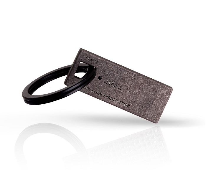 PORTACHIAVI DA UOMO MANO JEWELS MINIMAL COLLECTION IN TITANIO CON TARGHETTA E PAVE' DI DIAMANTI BLACK ( ct. 1,08 ) - immagine 3