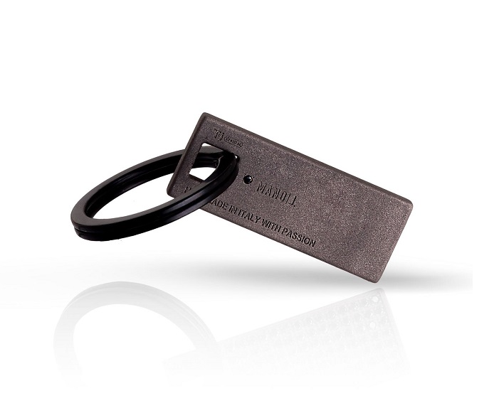 PORTACHIAVI DA UOMO MANO JEWELS MINIMAL COLLECTION IN TITANIO CON TARGHETTA E DIAMANTI BLACK ( ct. 0,07 ) - immagine 2