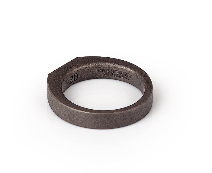 ANELLO DA UOMO MANO JEWELS MINIMAL COLLECTION IN TITANIO E DIAMANTI BLACK (ct. 0,10) - immagine 3