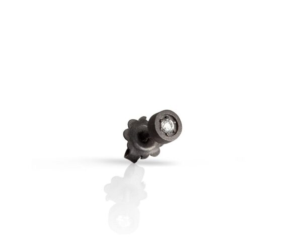 MONO ORECCHINO PUNTO LUCE MANO JEWELS MINIMAL COLLECTION IN TITANIO E DIAMANTE WHITE (ct. 0,05) - immagine 2