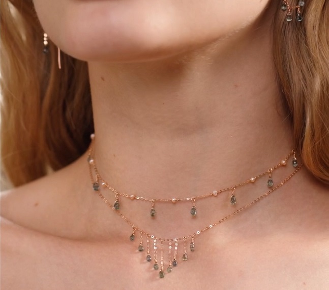 COLLANA MAMAN ET SOPHIE AVRVM DROPS IN ORO ROSA CON ZAFFIRI GRIGI A GOCCIA E PERLE ROSA - immagine 2