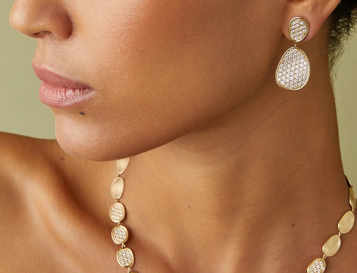 ORECCHINI MARCO BICEGO LUNARIA ALTA IN ORO GIALLO CON PAVE’ DI DIAMANTI (ct. 2,41) - immagine 2