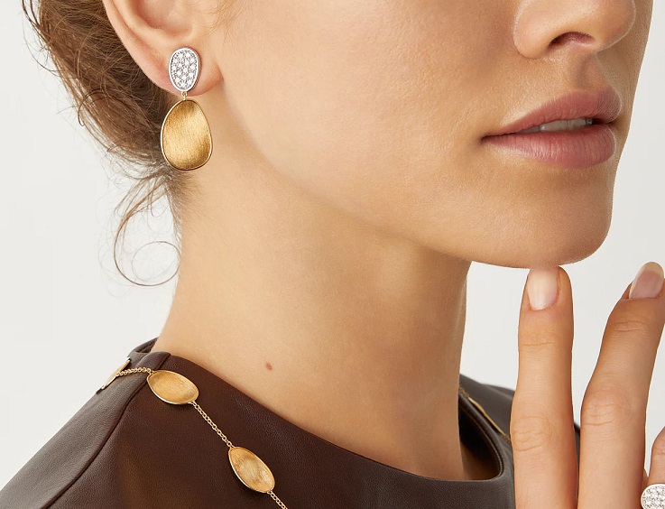 ORECCHINI MARCO BICEGO LUNARIA IN ORO GIALLO E BIANCO CON DIAMANTI (ct.0,56) - immagine 2