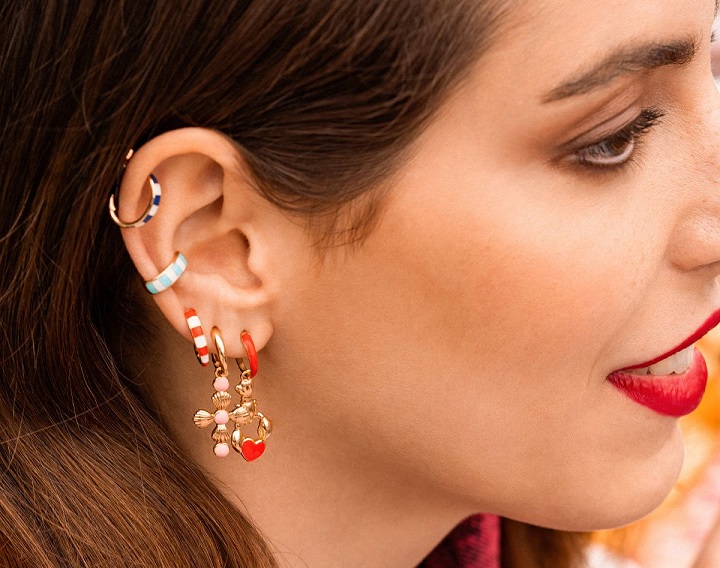 MONO ORECCHINO EARCUFF RUE DES MILLE I SOGNI SON DESIDERI IN ARGENTO PLACCATO ORO GIALLO CON SMALTO BLU E BIANCO - immagine 2