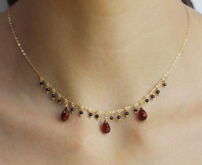 COLLANA MAMAN ET SOPHIE FASHION FRANGE IN ARGENTO 925, SPINELLI E GRANATI - immagine 2