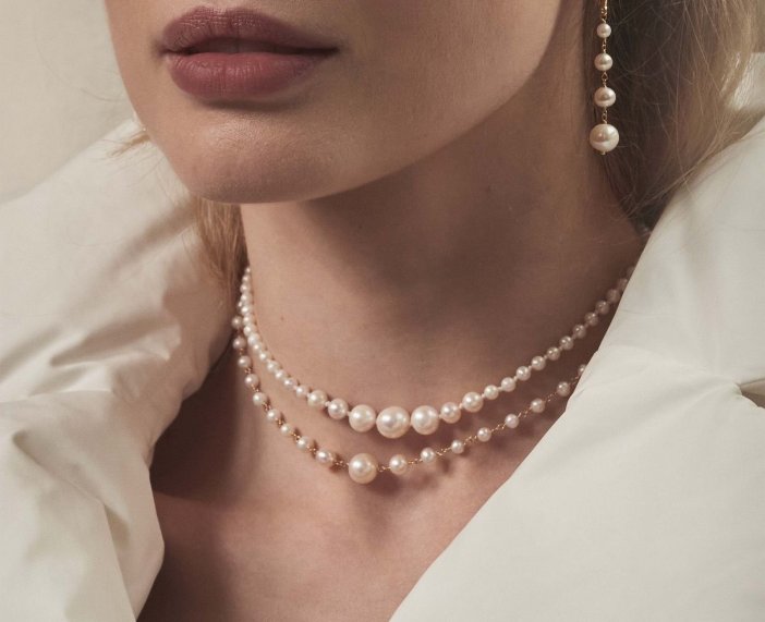 COLLANA MAMAN ET SOPHIE AVRVM ONDA BIANCA IN ORO GIALLO CON PERLE BIANCHE - immagine 2