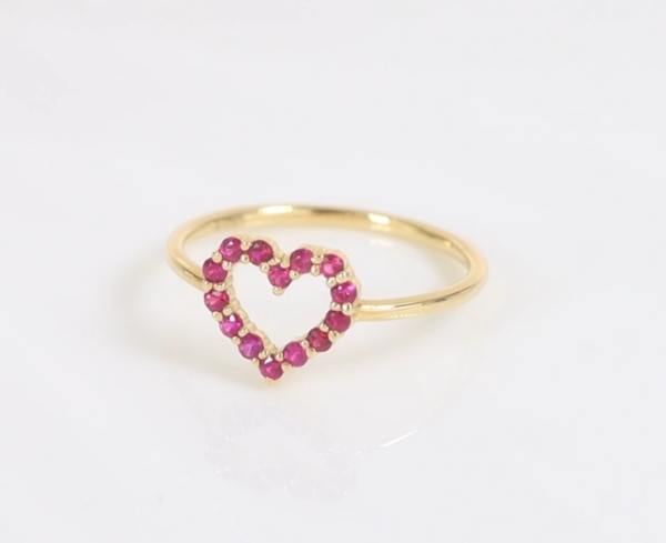 ANELLO MAMAN ET SOPHIE AVRVM BRILLANDO IN ORO GIALLO CON CUORE DI RUBINI - immagine 2