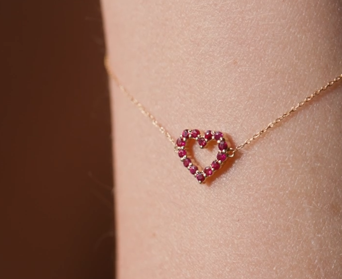 BRACCIALE MAMAN ET SOPHIE AVRVM BRILLANDO IN ORO GIALLO CON CUORE DI RUBINI - immagine 2