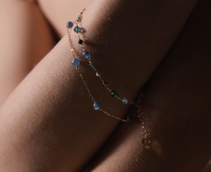 BRACCIALE MAMAN ET SOPHIE AVRVM NUVOLE IN ORO GIALLO CON CIANITE AZZURRA - immagine 2