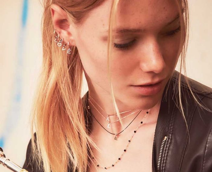 MONO ORECCHINO MAMAN ET SOPHIE AVRVM LETTERING 18KT IN ORO ROSA CON LETTERINA '' A '' (PERSONALIZZABILE) - immagine 2