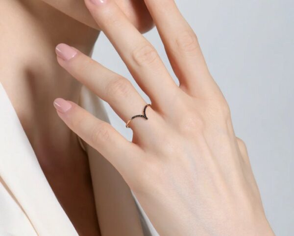 ANELLO BURATO GIOIELLI CHEVRON BLACK IN ORO ROSA CON DIAMANTI BLACK (ct. 0,07) - immagine 2