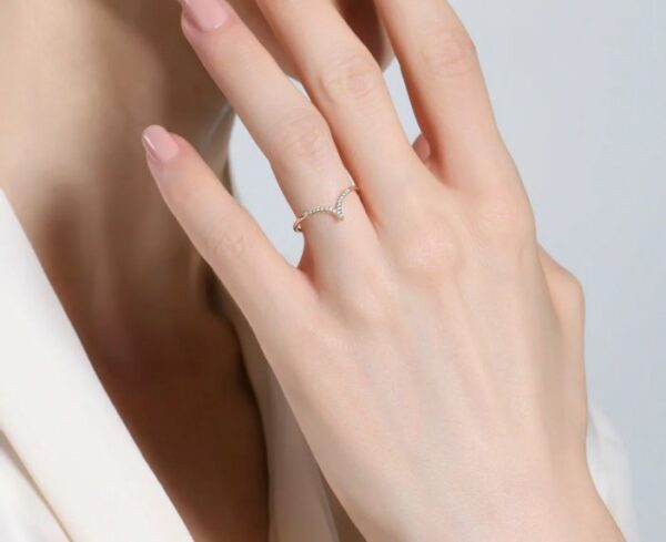 ANELLO BURATO GIOIELLI CHEVRON WHITE IN ORO ROSA E BIANCO CON DIAMANTI (ct. 0,07) - immagine 2