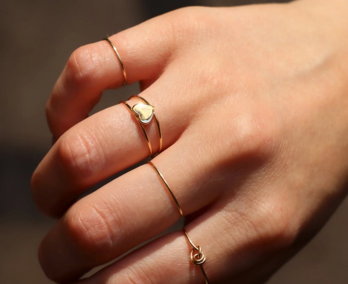 ANELLO RUBINIA FILODAMORE DOPPIO CON CUORICINO IN ORO GIALLO 9KT - immagine 2